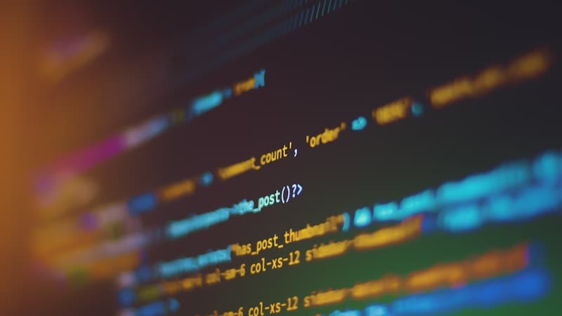 Two chat interfaces side by side showing different responses to the same coding prompt